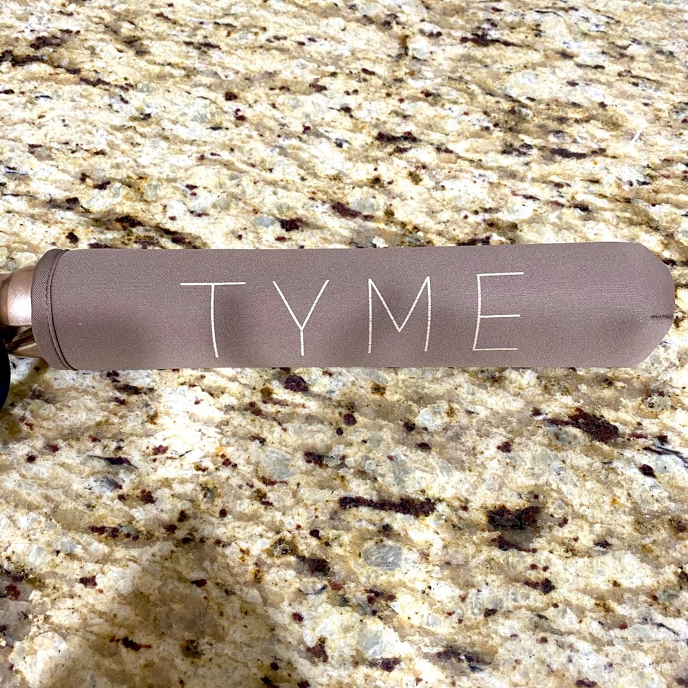 Like new Tyne Iron hair tool w/o box.